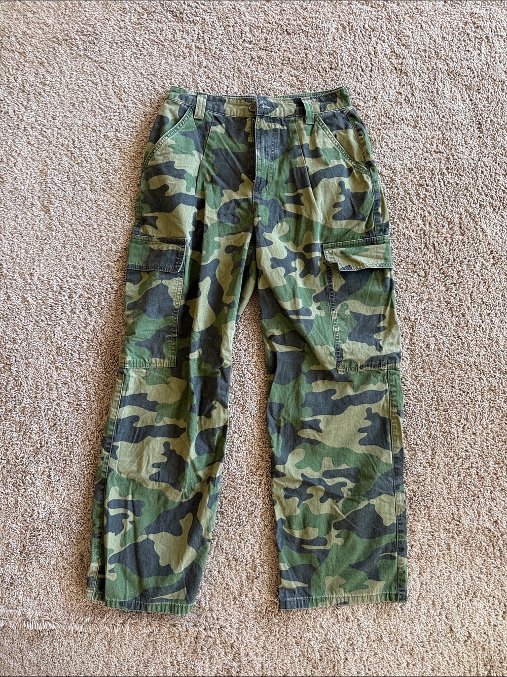 ASOS Design Women’s Camo Cargo Pants US 4